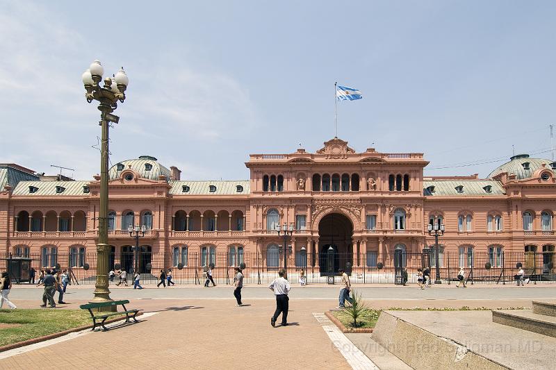 20071203_135936  D2X 4200x2800.jpg - Casa Rosada, (Pink House) National Palace.  The famous balcony that Evita appeared at is on the left